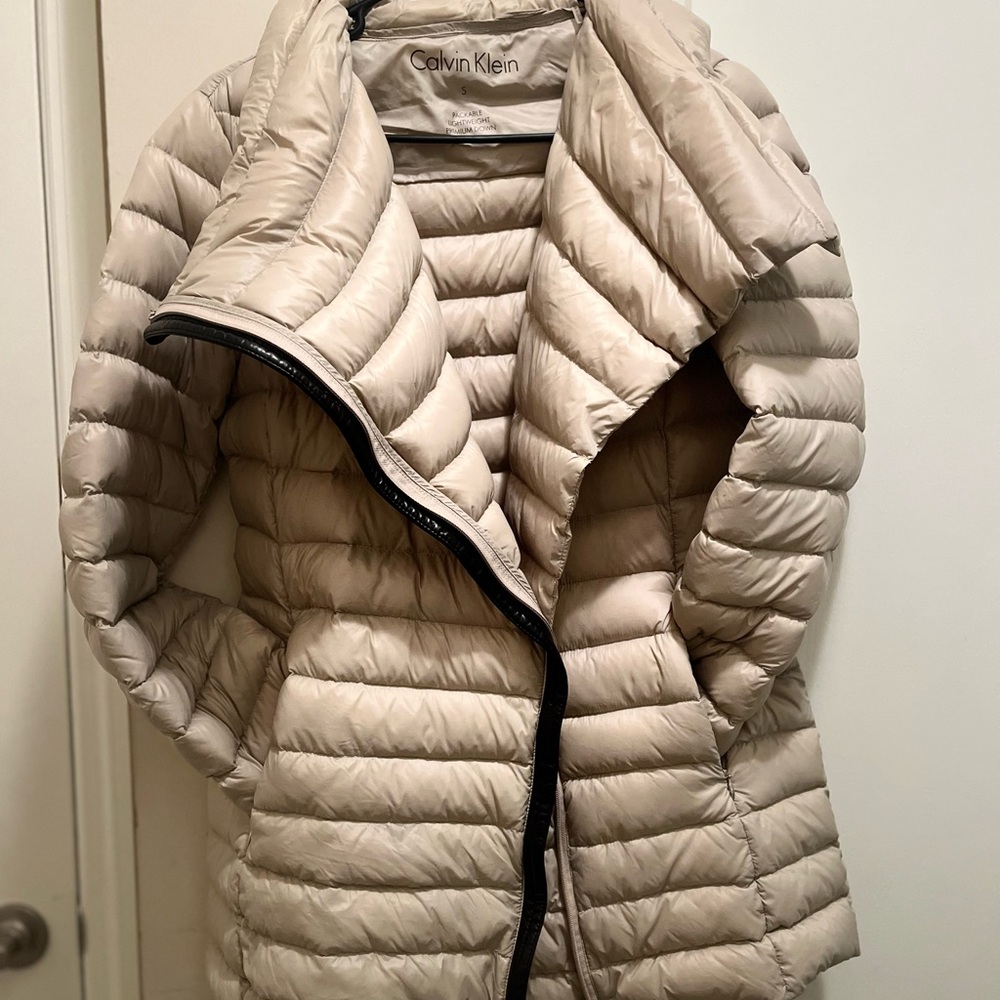Calvin Klein Women's Cream Puffer Jacket